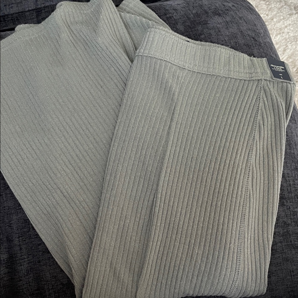 Abercrombie & Fitch Ribbed Olive skirt